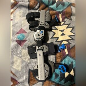 Ossur Knee Brace with Adjustable Straps